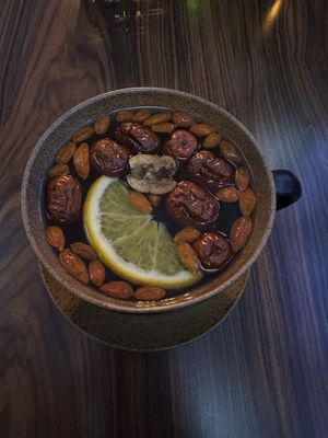 Tee mit roten Datteln  at Buddha Kitchen in Hamburg