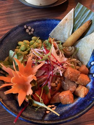 Bowl mit Udon Nudeln und Seitan  at Buddha Kitchen in Hamburg