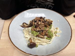 Tagliatelle com cogumelos pesto e nozes!😋  at Saramago Cafe Bar in Glasgow