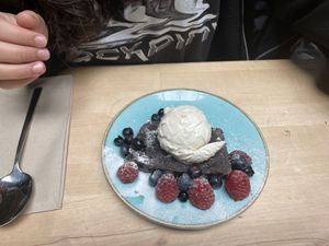 Brownie de caramelo salgado!!! (Dos melhores que já comi até hoje)!!!!!😋😋😋  at Saramago Cafe Bar in Glasgow