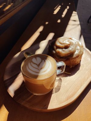 Cinnamon roll  at Nanø Coffee Lab in Mallorca
