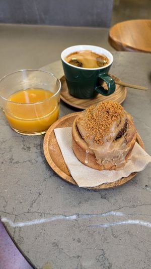 Cinnamon bun at Nanø Coffee Lab in Mallorca