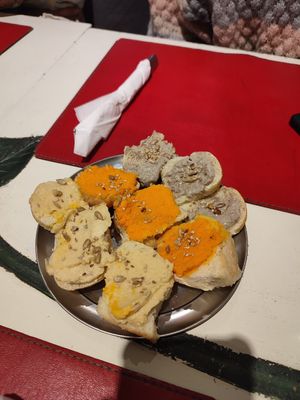 Breads as starter at Naturaleza Sabia in Buenos Aires