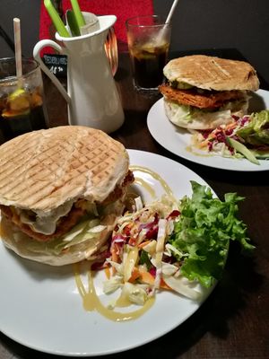 Burger mit Soja Pattie at Falscher Hase in Dresden