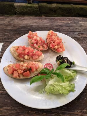 Delicious tomato bruschetta at Falscher Hase in Dresden
