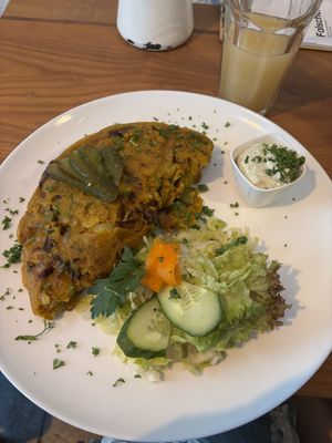 Bäuer:innenfrühstück mit Räuchertofu  at Falscher Hase in Dresden