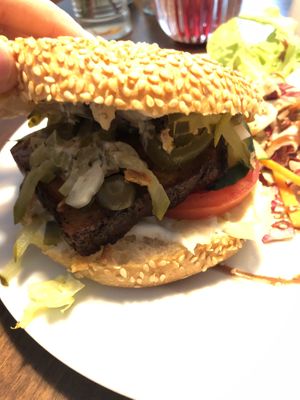 Burger mit Jalapeño at Falscher Hase in Dresden