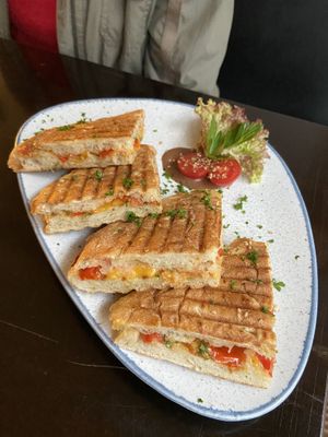 Ciabatta  mit Knoblauch und Keese at Falscher Hase in Dresden