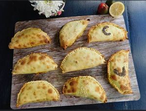 Grupo de empanadas argentinas at Cafayate Empanadas Argentinas in Cuenca