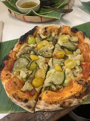 Vegan cheese pizza  at Yesterday Tomorrow 365 - ต่ะวาวันพูก in Bangkok