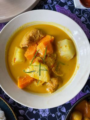 Sweet Potato & Pineapple Masak Lemak Cili Api RM40
A vegan version of the Negeri Sembilan classic. Rich pineapple curry with orange sweet potato. Served with our fresh, fragrant N at Pegaga in Langkawi