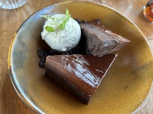 Chocolate brownie and fudge with vanilla ice (vegan)  at Eetbar De Wagon in Tilburg