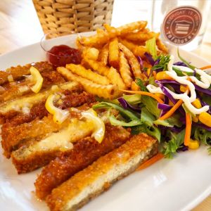 Vegansk kylling med søt og sur lime saus at Tofuhuset in Sandnes