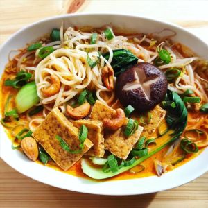 Thai karri nudler at Tofuhuset in Sandnes