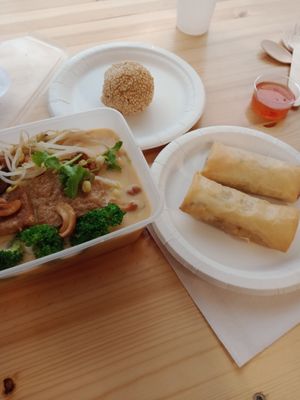 Kimchi tofu + riceball + springroll = very tasty at Tofuhuset in Sandnes