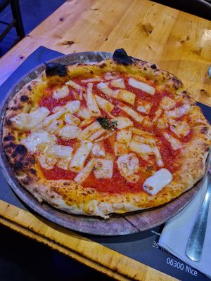 Vegan mozzarella at Acqua & Farina in Nice