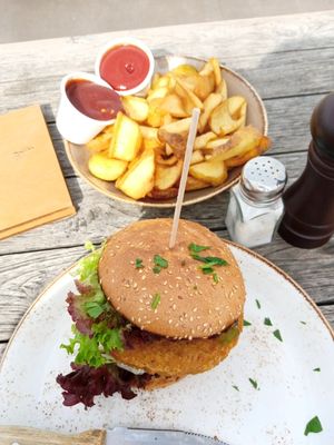 Falafelburger & large portion potato wedges with BBQ sauce and ketchup at Surfcafé in Norderney