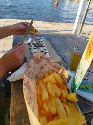 Wrap was veggie, had feta in, but my veggie friend said it was good at Famous Beach Bar & Grill in Zadar