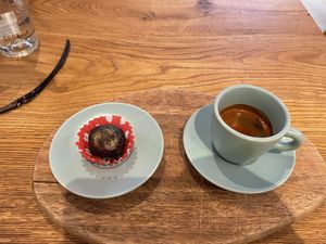 Veganer Nusstrüffel mit einem Espresso  at Beezou in Hagen