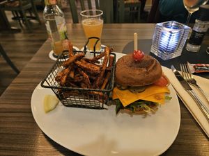 Veggie Burger und Süßkartoffel Pommes at Buddelhus in Borkum