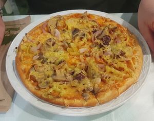 Pizza with vegan cheese at Rustico in Rhodes