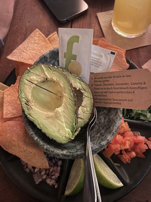 Guacamole zum selbst mixen   at Enchilada in Leipzig
