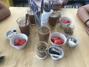 Sumo, iogurte, melancia e sobremesa at Mercearia Bio in Portimao