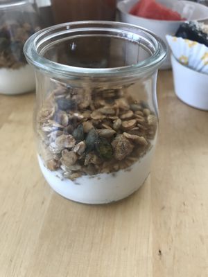 Iogurte de soja com granola at Mercearia Bio in Portimao
