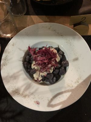 Gnocchis bruns avec crème et chou rouge  at Origami in La Spezia