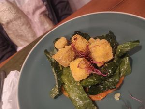 Tofu impanato su crema di patate dolci e insalata di cavolo nero at Origami in La Spezia