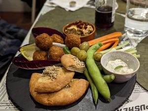 Antipasto mediterraneo, on cruditè, focaccia, falafel, hummus e salsa zaziki at Origami in La Spezia