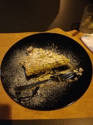 Sbrisolona tart at Origami in La Spezia