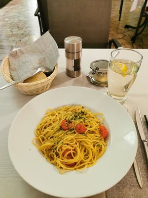 Spaghetti aglio olio at Restaurant Pizzeria Gaston in Merano
