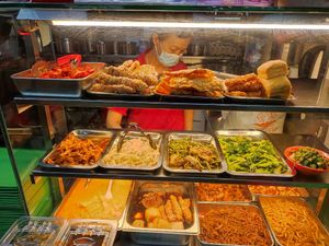 Buffet selection of dishes at Yu Cheng Restaurant 雨成饭庄 in Central Singapore