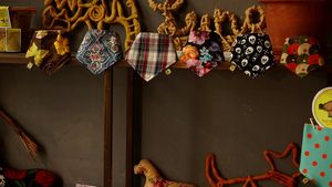 Recently we started doing very small bandanas for cats. Because there were many people asking for this and we had to do. We also had a weasel getting a custom scarf. at hundsfutter in Madrid