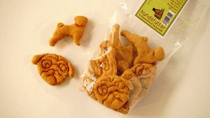 Solo pugs....los amantes de los pugs pueden regalarse a partir de ahora, su perro favorito. Es un snack sano y saludable y vegano de hundsfutter. En CLuisa Fernanda 19 en Madrid at hundsfutter in Madrid
