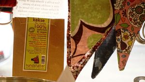 We do vegan snacks for dogs that are really healthy. And we are vegan for many years ourselves. We do this, because we need to do this, We want to add to the positive change. at hundsfutter in Madrid