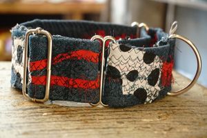 Or collection of dog collars handmade from recycled cloth. Once they fade away....we you can retourn the metal parts and get an discount on your next collar.Let's get sustainable! at hundsfutter in Madrid