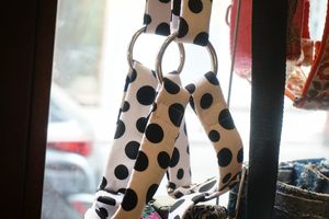 Happy Dog Life with animal friendly dog accessories. Fair made without animal products. We also do a great selection of super healthy vegan, natural, handmade dog treats & food. at hundsfutter in Madrid