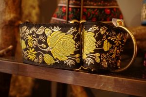 Happy Dog Life with animal friendly dog accessories. Fair made without animal products. We also do a great selection of super healthy vegan, natural, handmade dog treats & food. at hundsfutter in Madrid