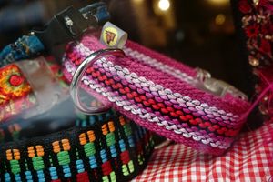 Happy Dog Life with animal friendly dog accessories. Fair made without animal products. We also do a great selection of super healthy vegan, natural, handmade dog treats & food. at hundsfutter in Madrid