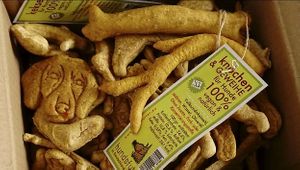 100% cruelty free vegan snacs & acessories for dogs. #Gifts, #details, #souvenirs #unique accessories, #souvenirs #artisans for #dogs Animal-friendly boutique for dog lovers at hundsfutter in Madrid