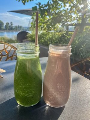 Green Machine & Protein Choc  at Yuícery Rheingarten in Konstanz
