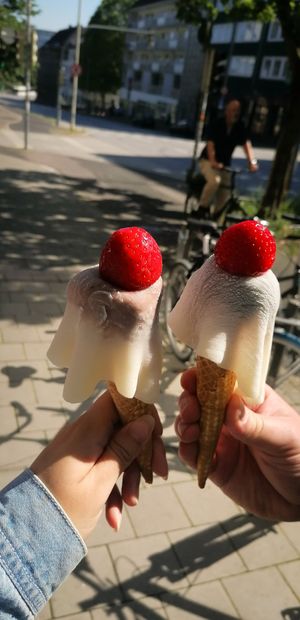 Eis mit Mochi-Teig at YUEYE in Kiel