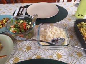 Arroz y ensalada de tomate y pepino con eneldo at Kasa d' Vizin Restaurant in Eito
