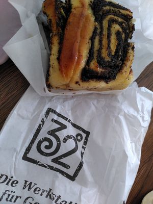 Mohnschnecke 😍 at 32° Die Werkstatt für Genuss in Augsburg