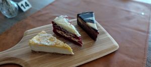 Wisselend gebak. Ook vegan en glutenvrije opties. (Op is op) at Restaurant De Meiden in Grashoek