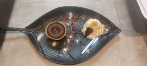 Lava cake met heerlijk vanille ijs en slagroom. Geheel plantaardig en glutenvrij. at Restaurant De Meiden in Grashoek