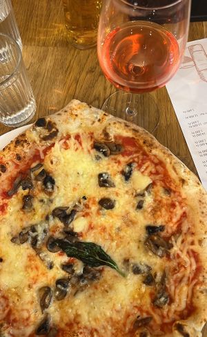 The vegan margarita pizza with added mushrooms 😍  at Fermento in Budapest