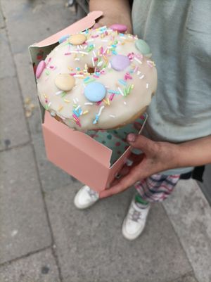 Konfetti 🎊 Donut 🙃 at Kjeks - Ottensen in Hamburg